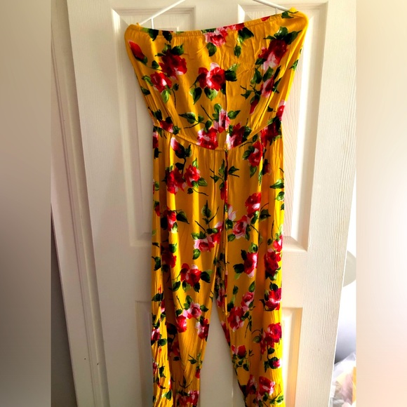 U2B halter style jumpsuit size large. Great condition! - Picture 1 of 1